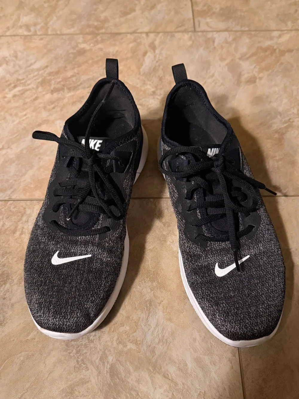Nike Women’s Black/Gray Sneakers